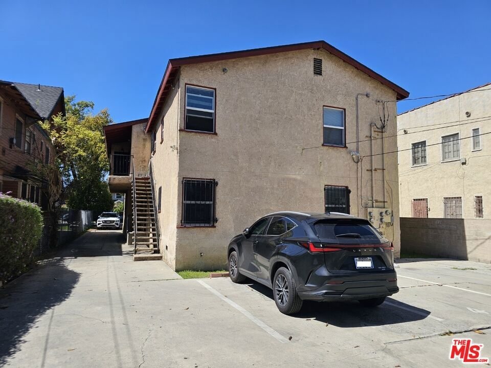 Los Angeles, California, United States 2 - 18542191