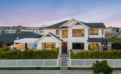 House in Wainui, Auckland, New Zealand 1