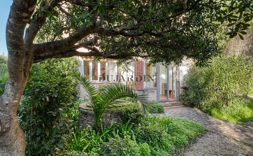Land in Zone Ouest Urbaine, Saint-Tropez, France 1