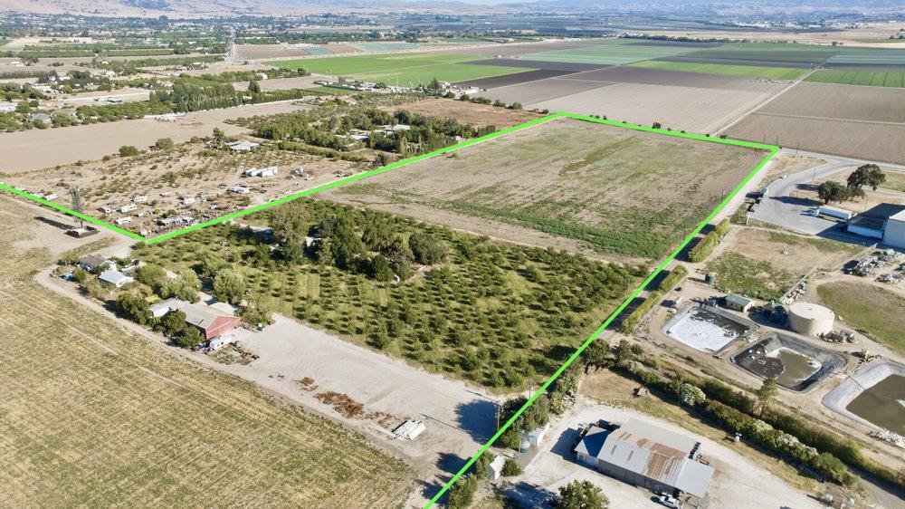 House in Hollister, California, United States 3 - 18542829