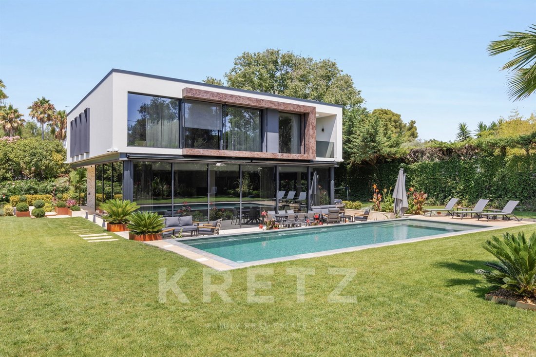 Villa in Antibes, Provence-Alpes-Côte d'Azur, France 1 - 18544526