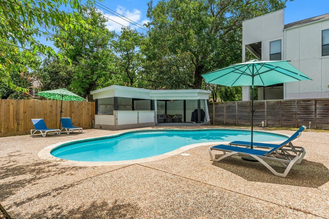 Houston, Texas, United States 4 - 18540352