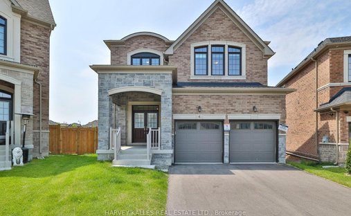 House in East Gwillimbury, Ontario, Canada 1