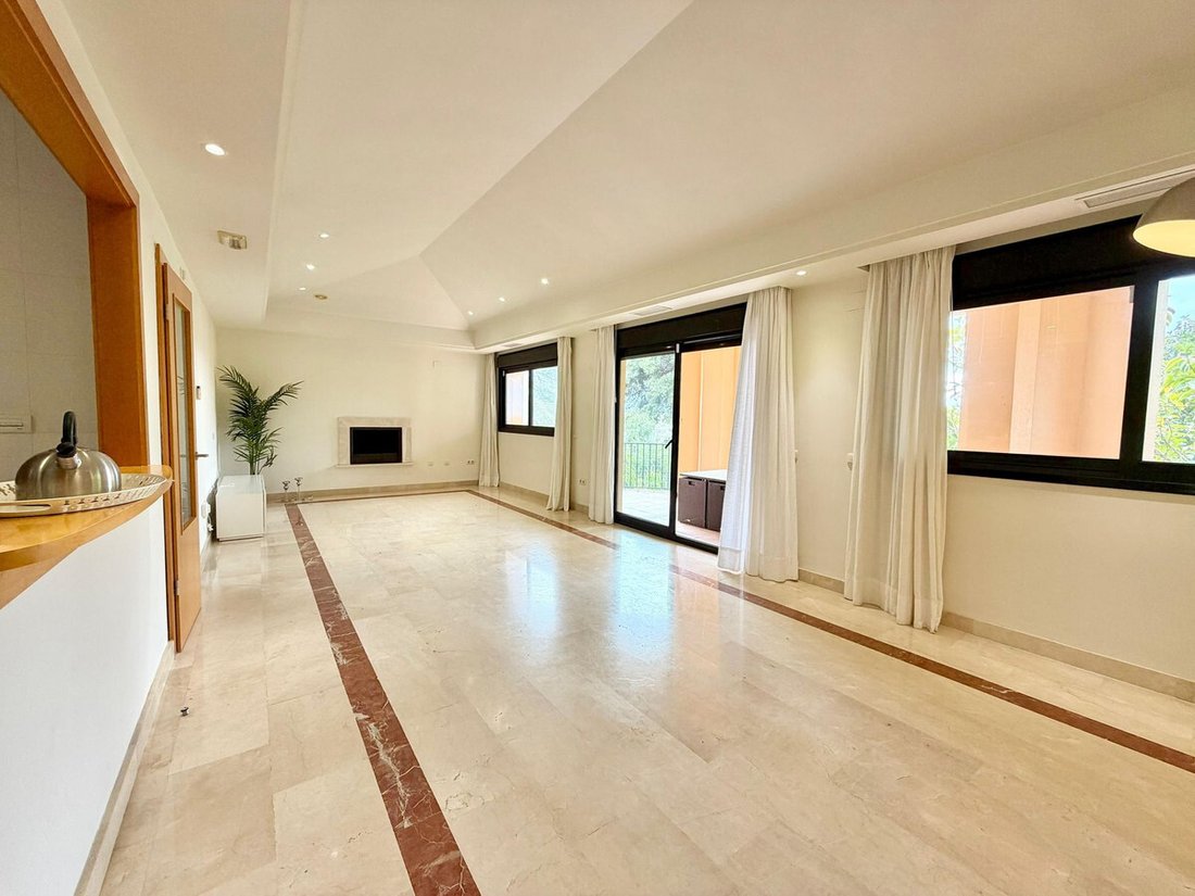 Apartment in Puerto Banus, Marbella, Spain 3 - 18540348