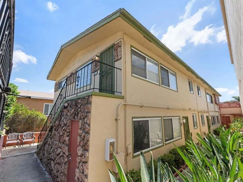 San Diego, California, United States 1 - 17812515