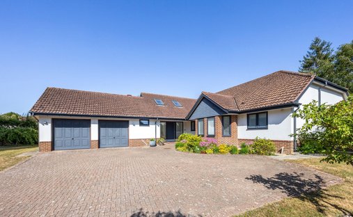 Bungalow in West Chiltington, England 1