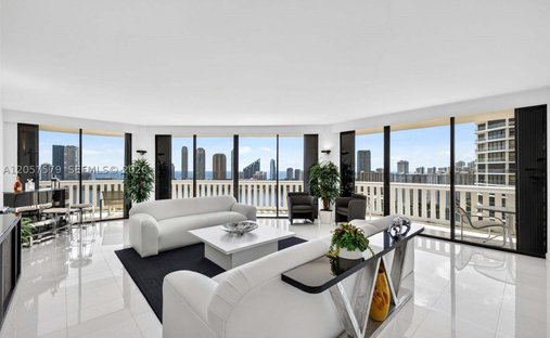 Condo in Golden Beach, Florida, United States 1