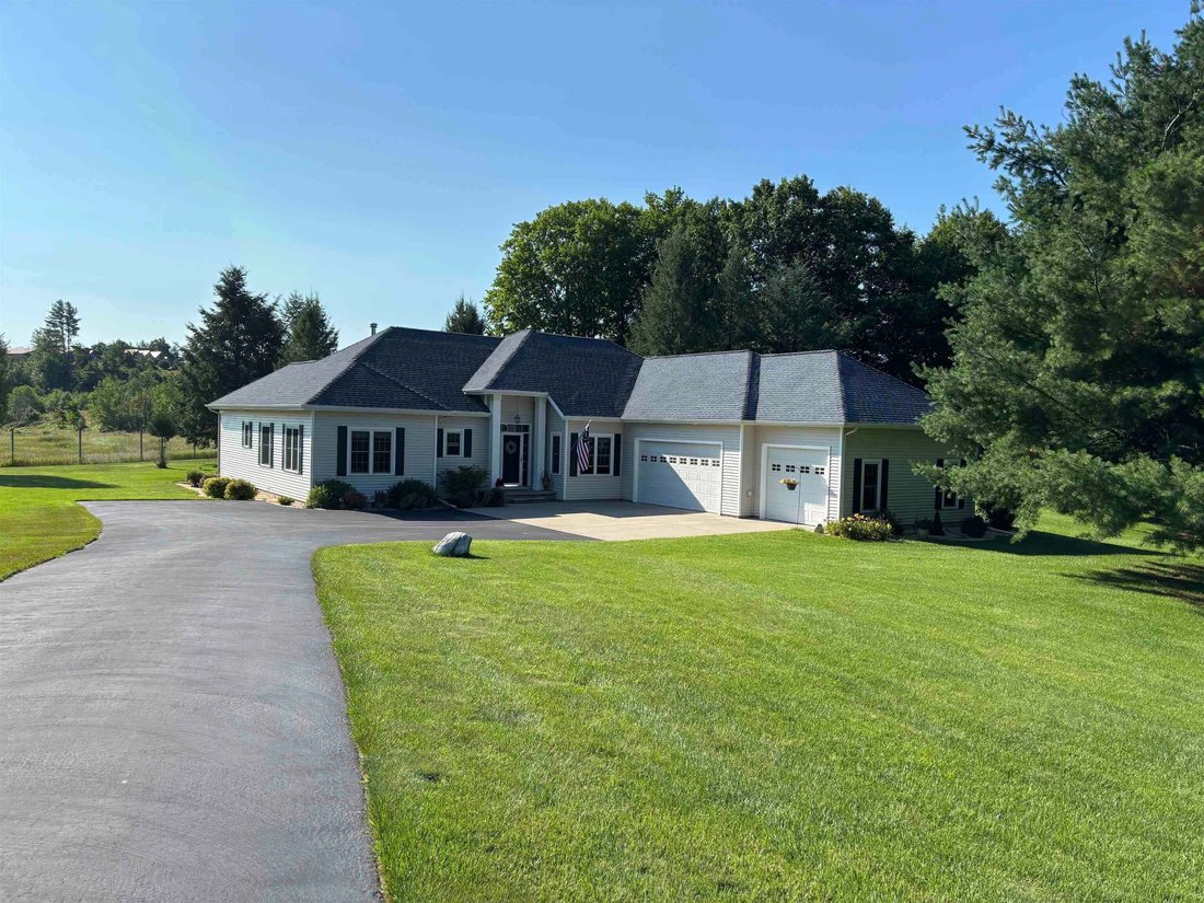 House in Williamsburg, Michigan, United States 1 - 18508210