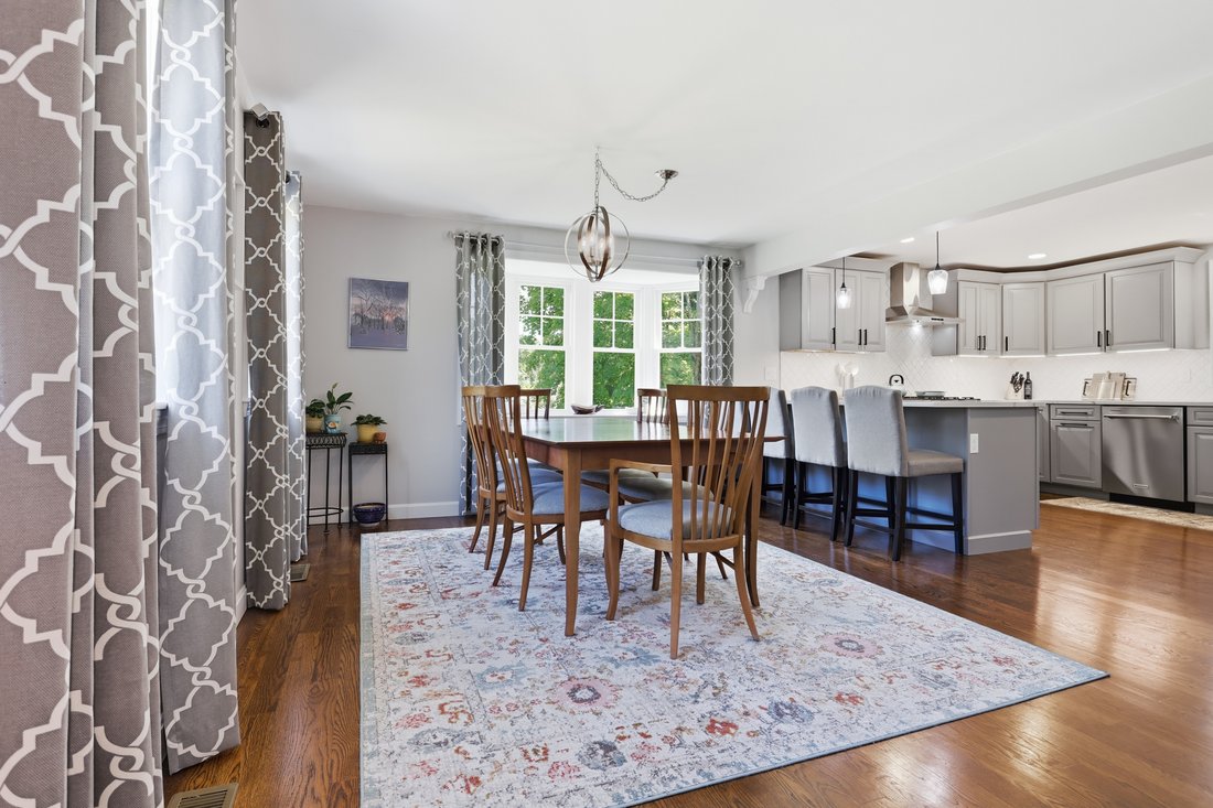 Westford, Massachusetts, United States 5 - 18539105