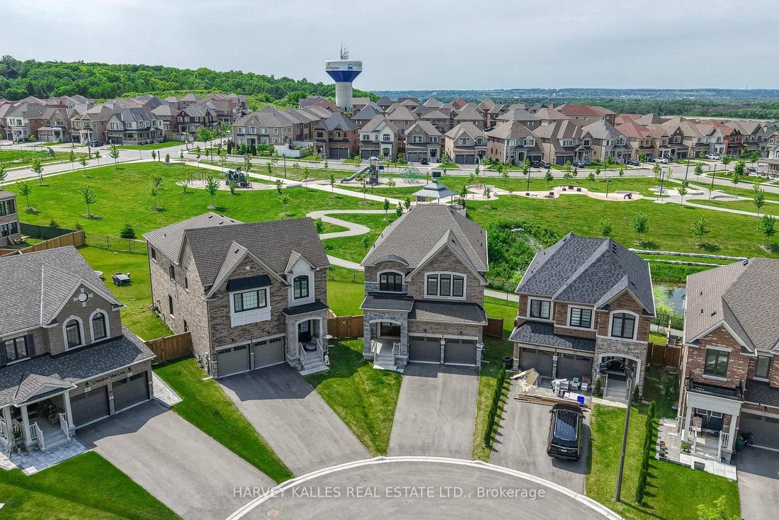 House in East Gwillimbury, Ontario, Canada 3 - 18544637