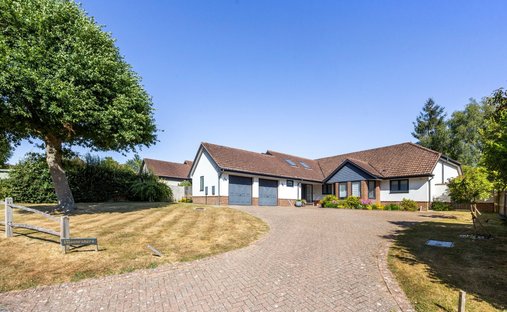 Bungalow in West Chiltington, England 1