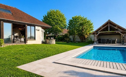 House in Saint-Simeon, Ile-de-France, France 1
