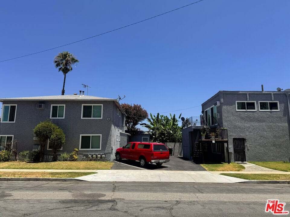 Burbank, California, United States 2 - 18542170