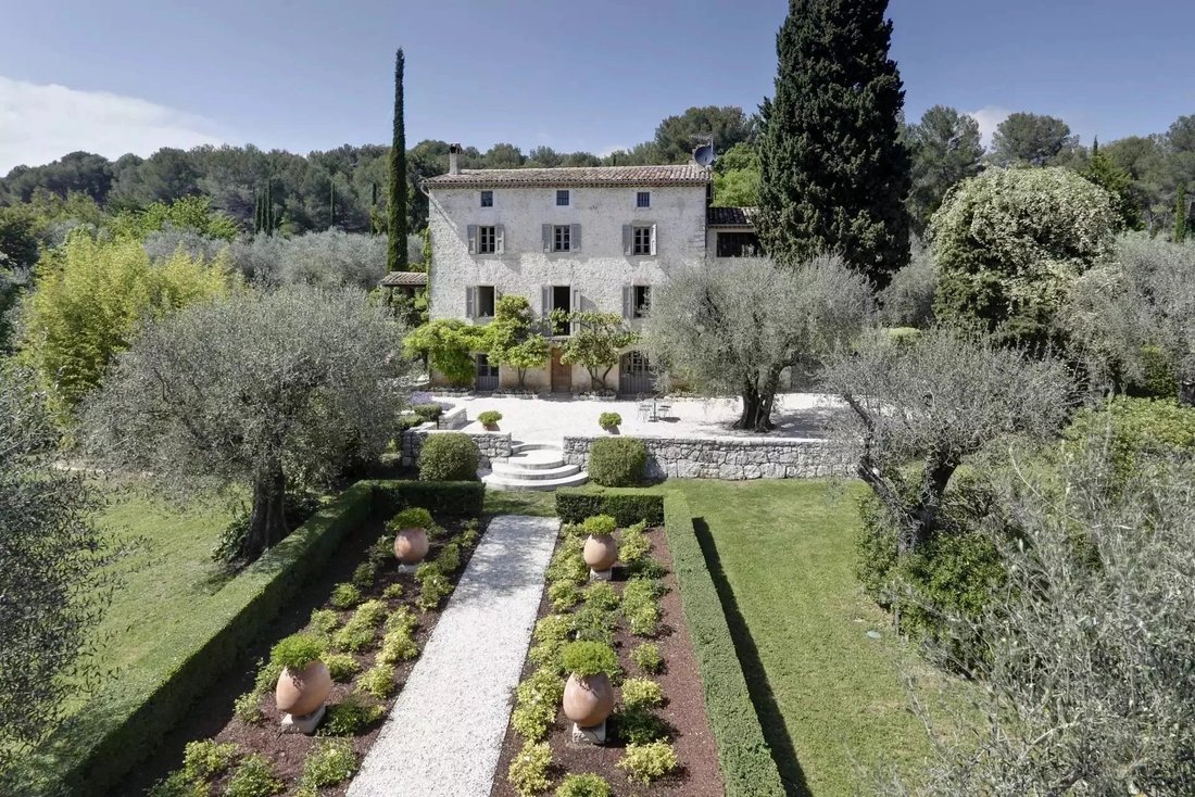 Villa in Nord, Roquefort-les-Pins, France 1 - 18063060