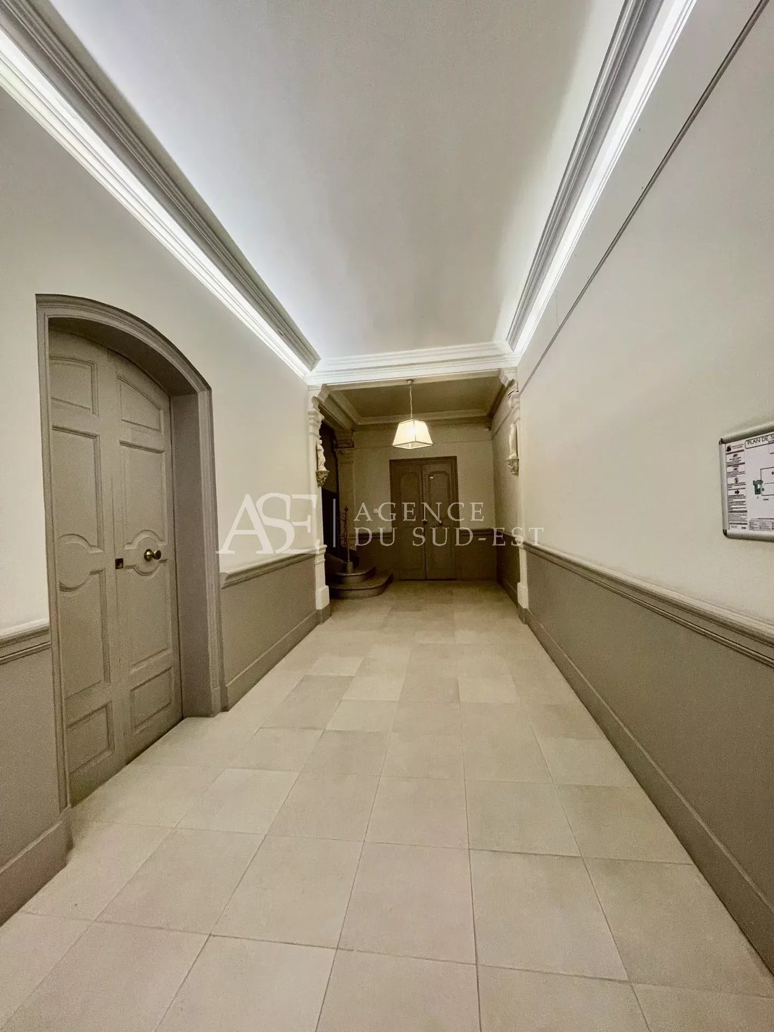 Apartment in Comtale-Cente-Cours Mirabeau, Aix-en-Provence, France 3 - 18544026