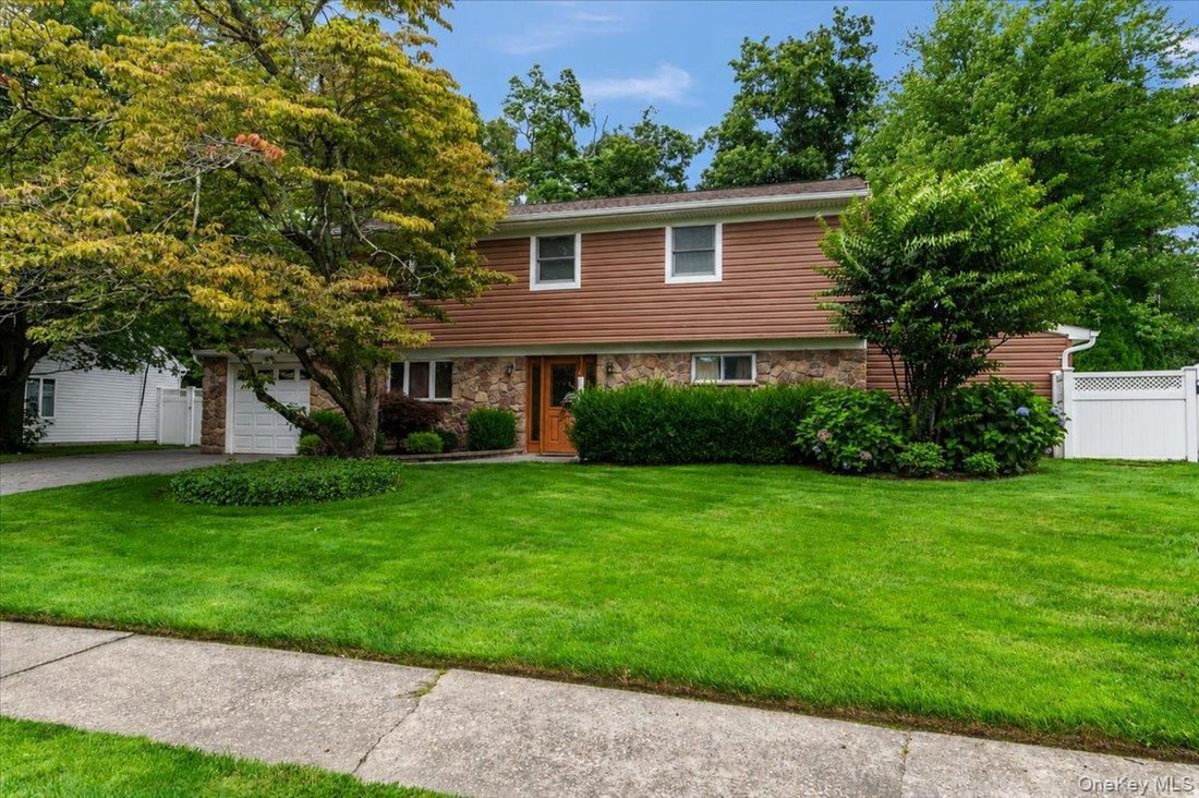House in Old Bethpage, New York, United States 1 - 18542301