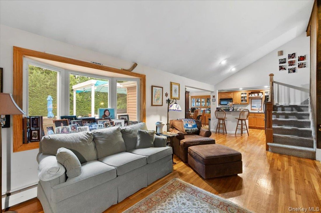House in Old Bethpage, New York, United States 5 - 18542301