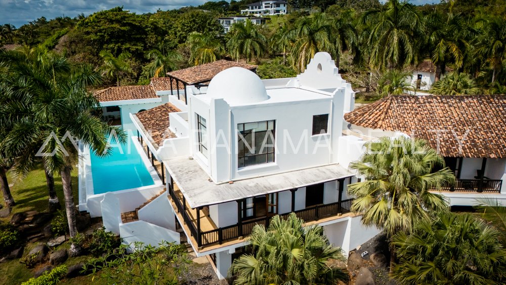 Villa in Los Panamaes, Los Santos Province, Panama 1 - 18541765