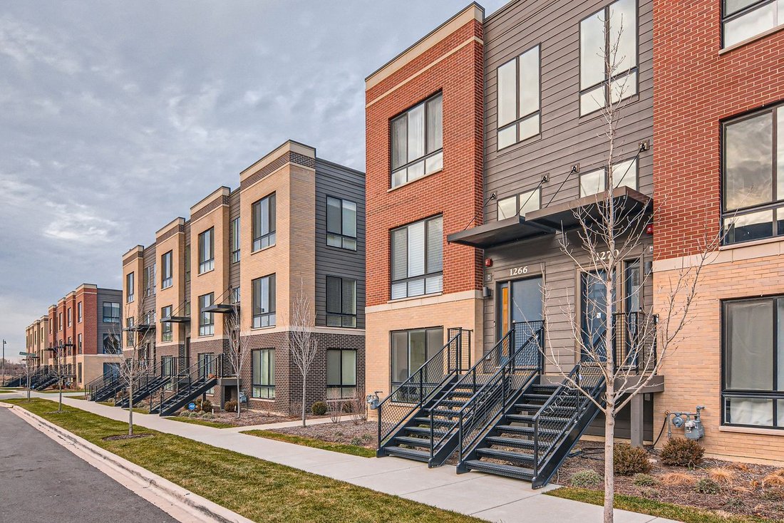 Townhouse in Schaumburg, Illinois, United States 3 - 18543011