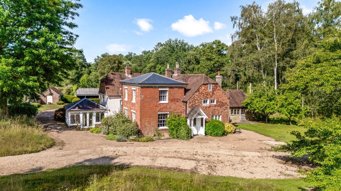 House in Walstead, Copthorne, England 3 - 18539965