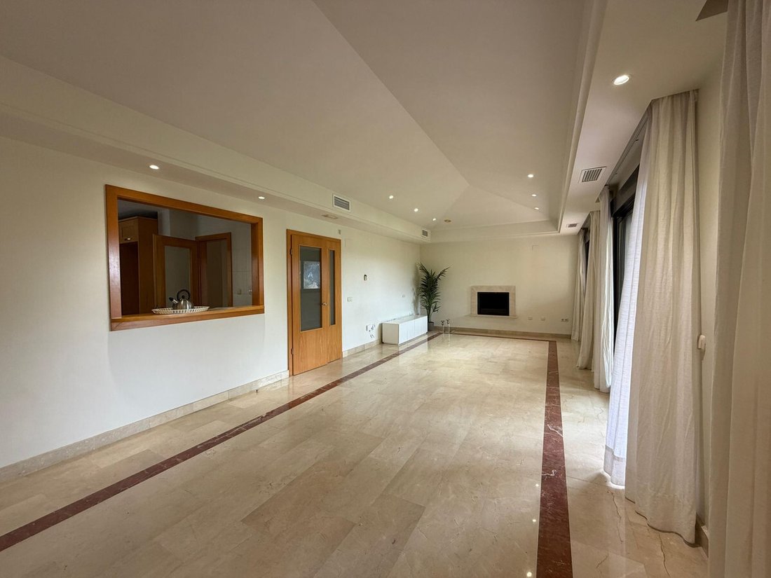 Apartment in Puerto Banus, Marbella, Spain 4 - 18540348