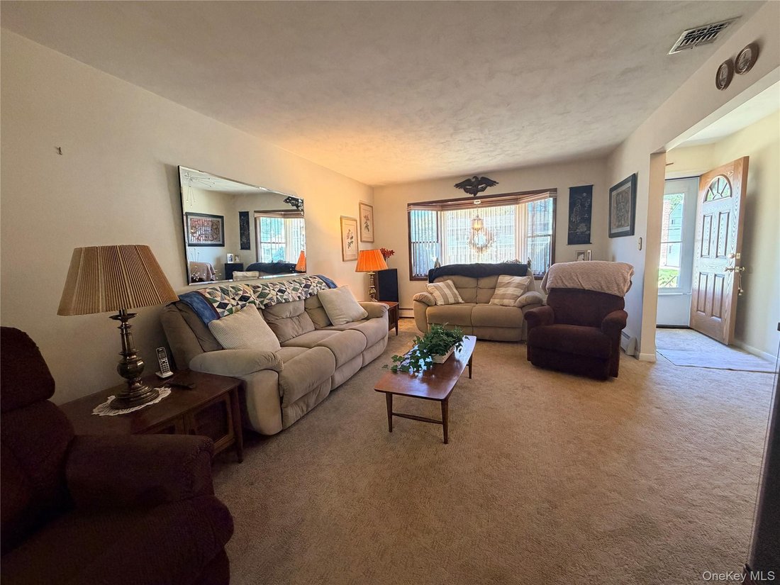 House in Lindenhurst, New York, United States 5 - 18543718