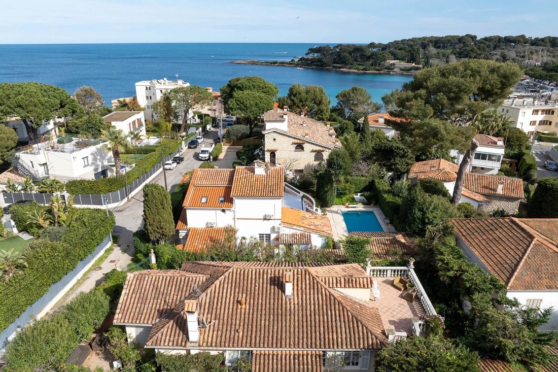 Villa in Antibes, Provence-Alpes-Côte d'Azur, France 1 - 18540990