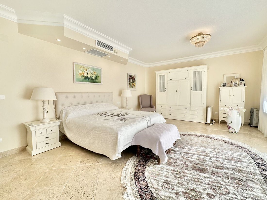 Villa in Marbella, Andalusia, Spain 5 - 18540149