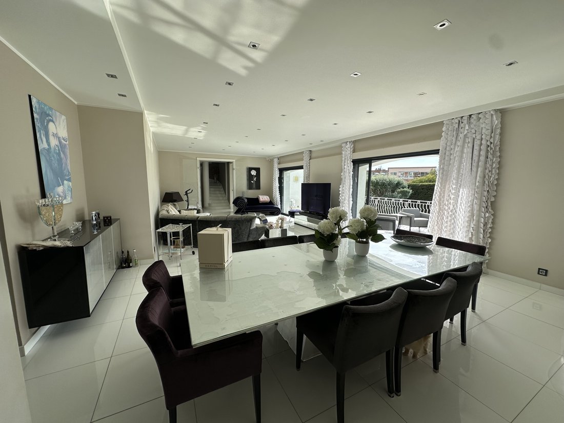 Villa in Cannes, Provence-Alpes-Côte d'Azur, France 5 - 18543755