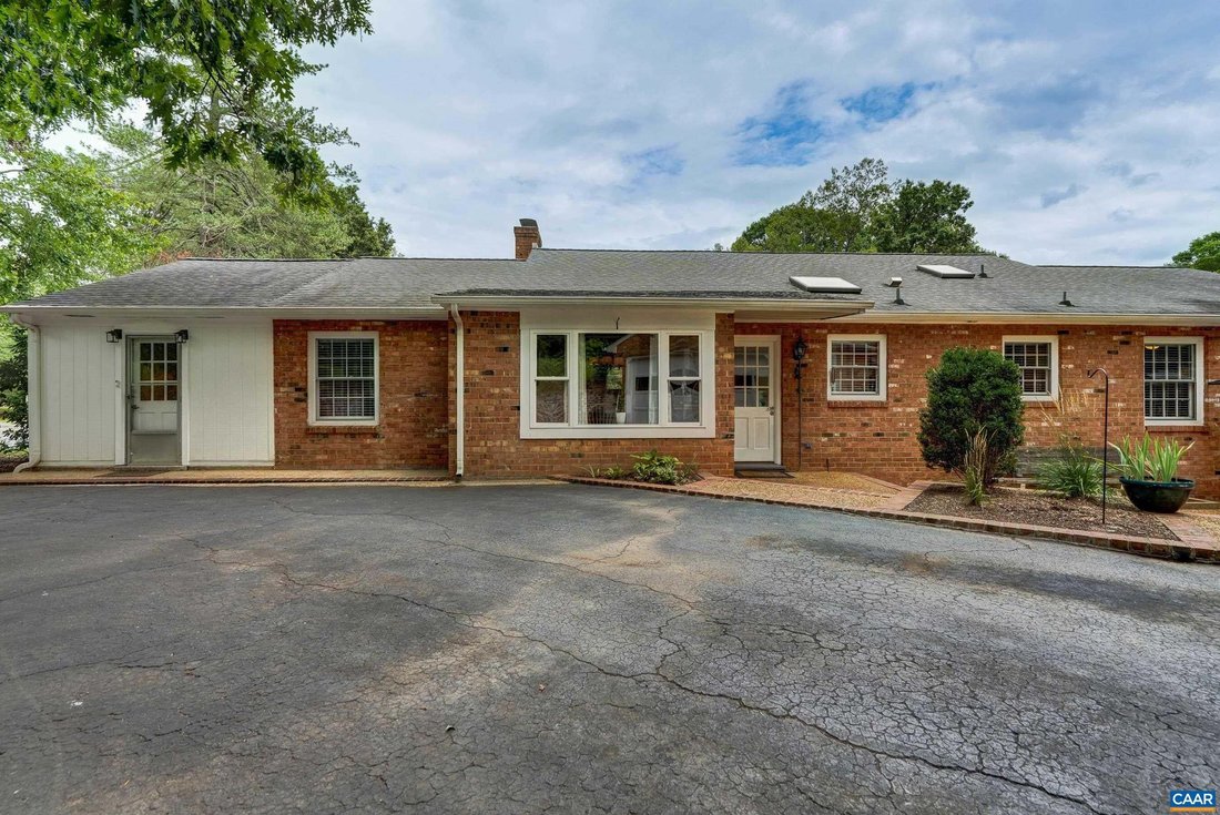 House in Charlottesville, Virginia, United States 4 - 18539638