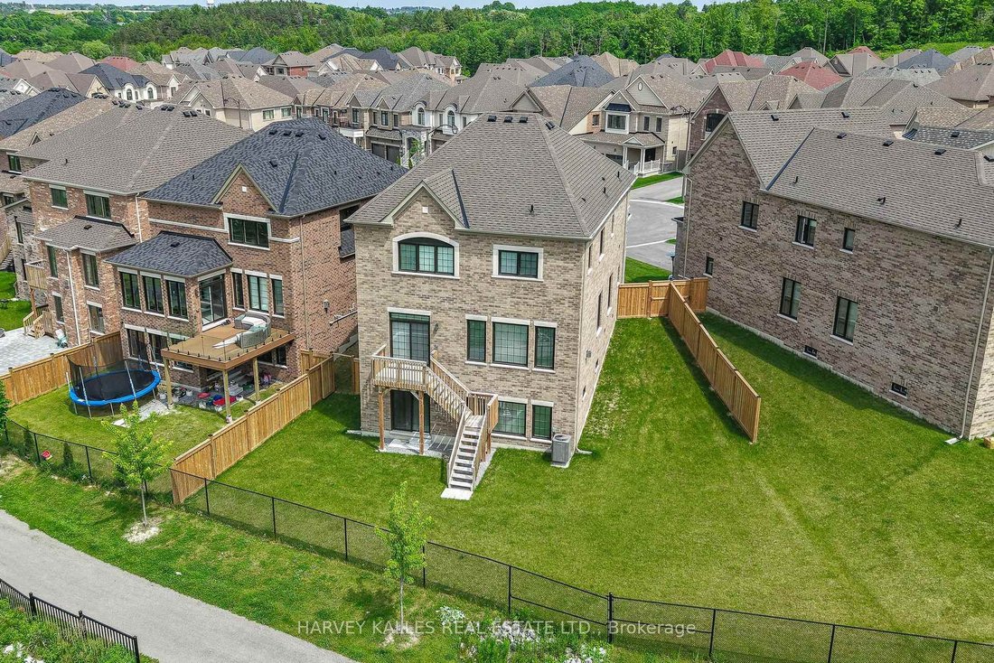 House in East Gwillimbury, Ontario, Canada 2 - 18544637