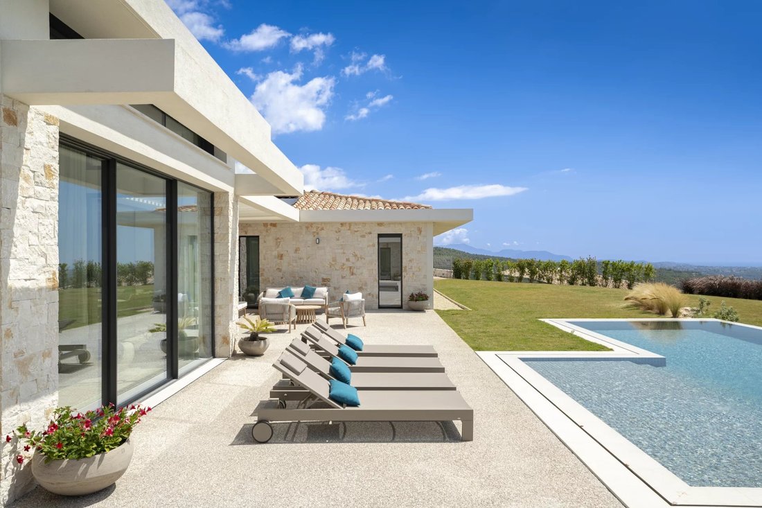 Villa in Nord, Roquefort-les-Pins, France 1 - 15988917