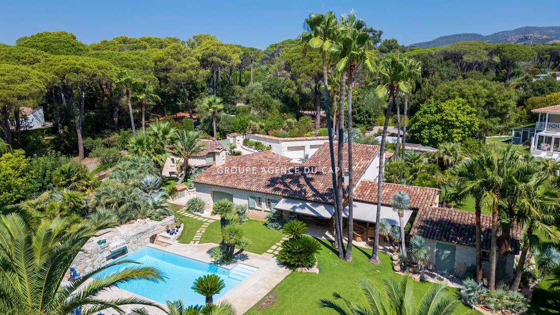 Villa in Le Dramont-Agay-Anthéor-Le Trayas, Saint-Raphaël, France 1 - 17263162