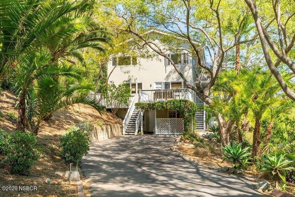 Santa Barbara, California, United States 2 - 18542986
