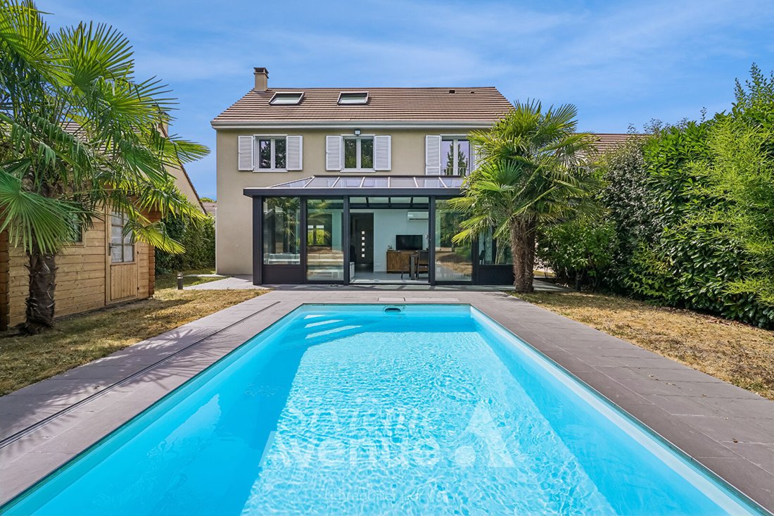 Villa in Nord, Saint-Germain-les-Corbeil, France 1 - 18541482