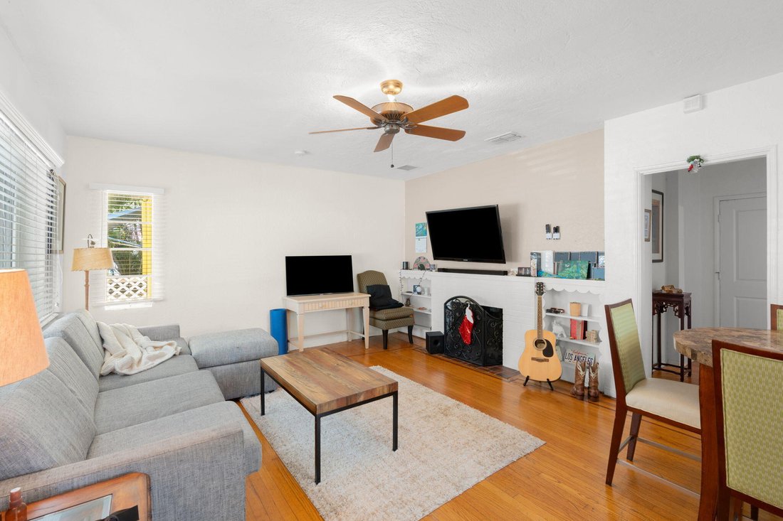 Hollywood, Florida, United States 4 - 18542702
