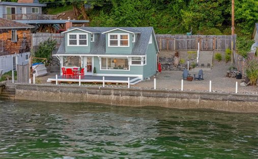 House in Belfair, Washington, United States 1