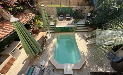 Villa in Menton, Provence-Alpes-Côte d'Azur, France 1