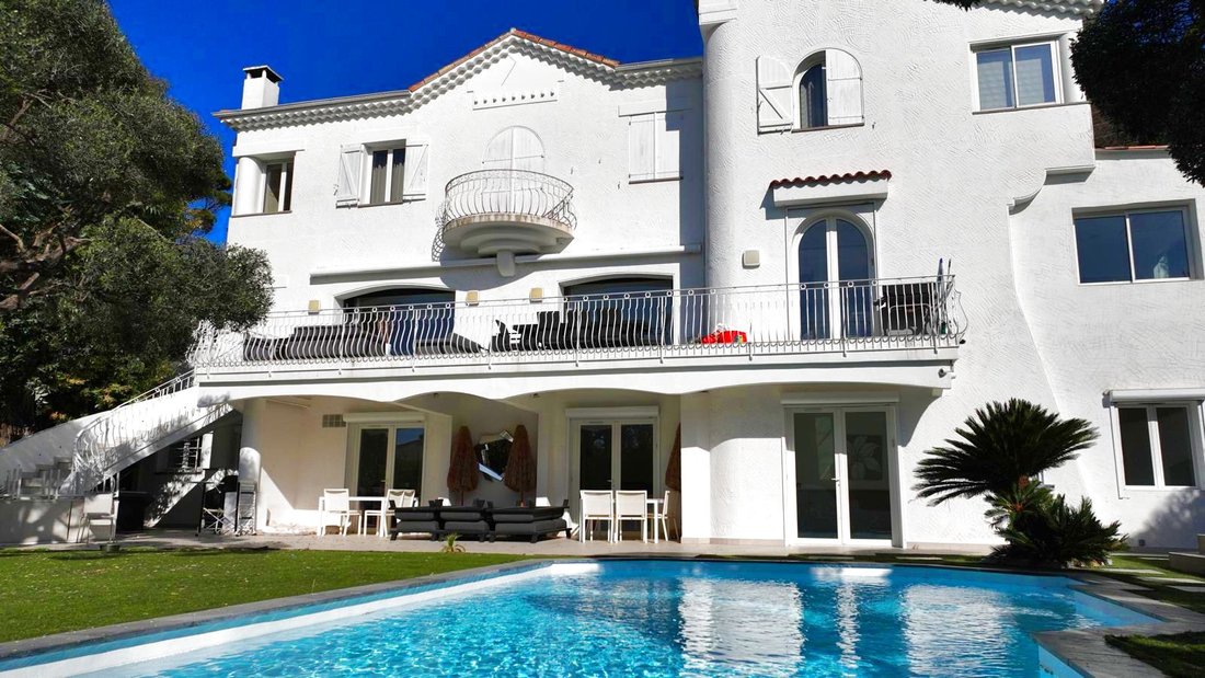 Villa in Cannes, Provence-Alpes-Côte d'Azur, France 2 - 18543755