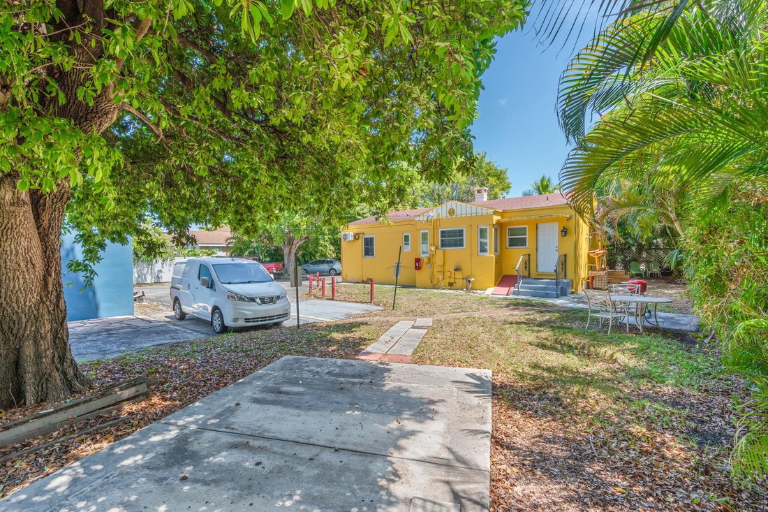 Hollywood, Florida, United States 2 - 18542702