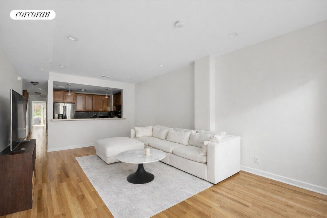 House in New York, New York, United States 4 - 17349610