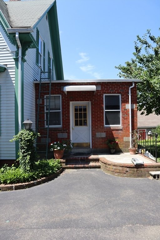 Beverly, Massachusetts, United States 3 - 18544542