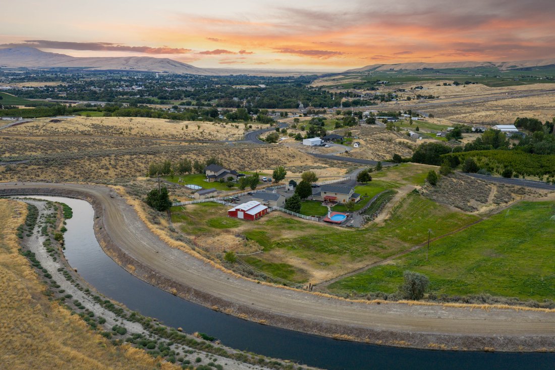 House in Benton City, Washington, United States 3 - 18540935
