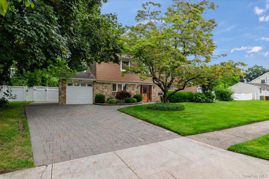 House in Old Bethpage, New York, United States 2 - 18542301