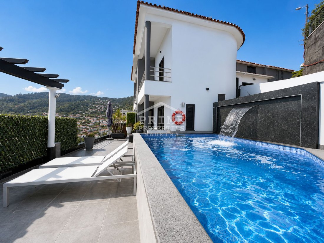 Villa in Arco da Calheta, Madeira, Portugal 1 - 14538521