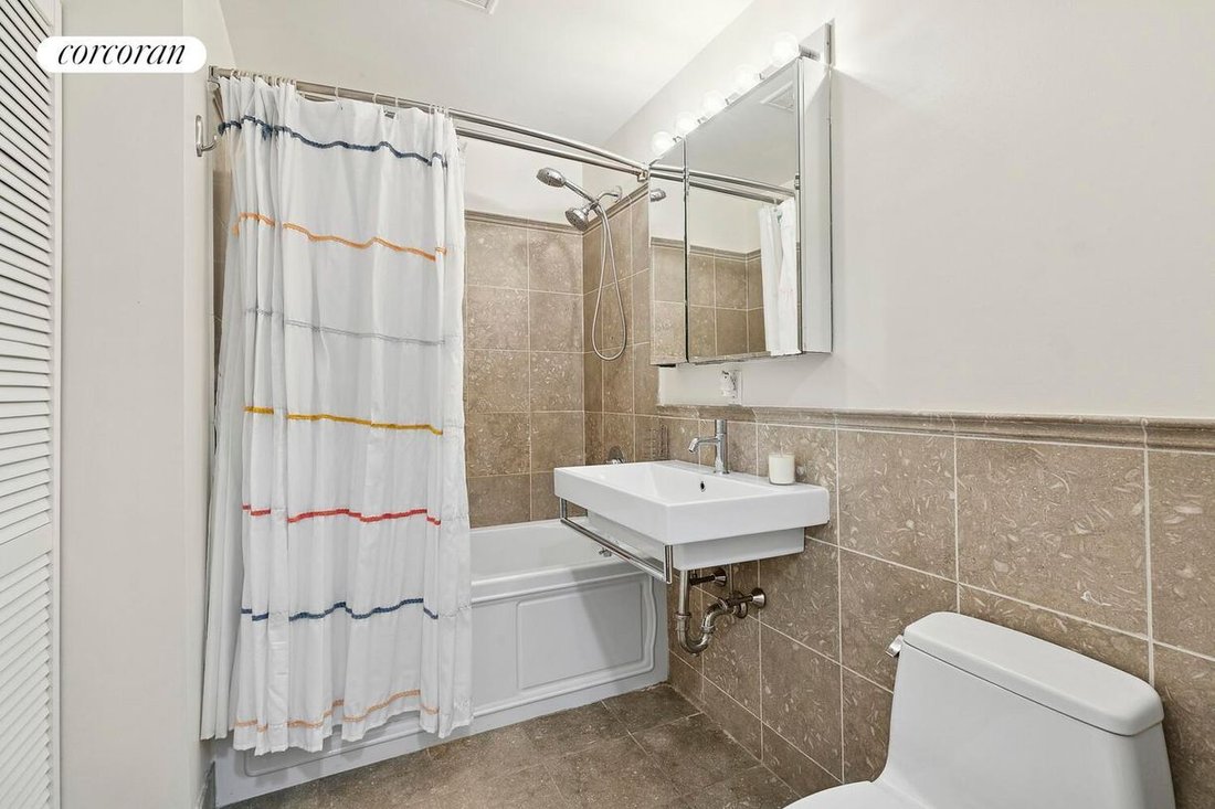 House in New York, New York, United States 5 - 17349610