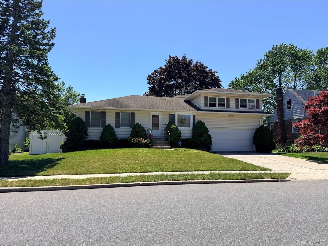 House in Lindenhurst, New York, United States 2 - 18543718