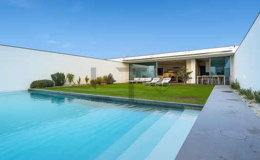 House in Lumiar, Lisbon, Portugal 1