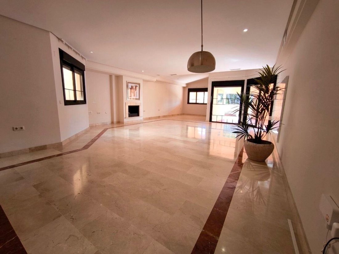 Penthouse in Puerto Banus, Marbella, Spain 3 - 18540449