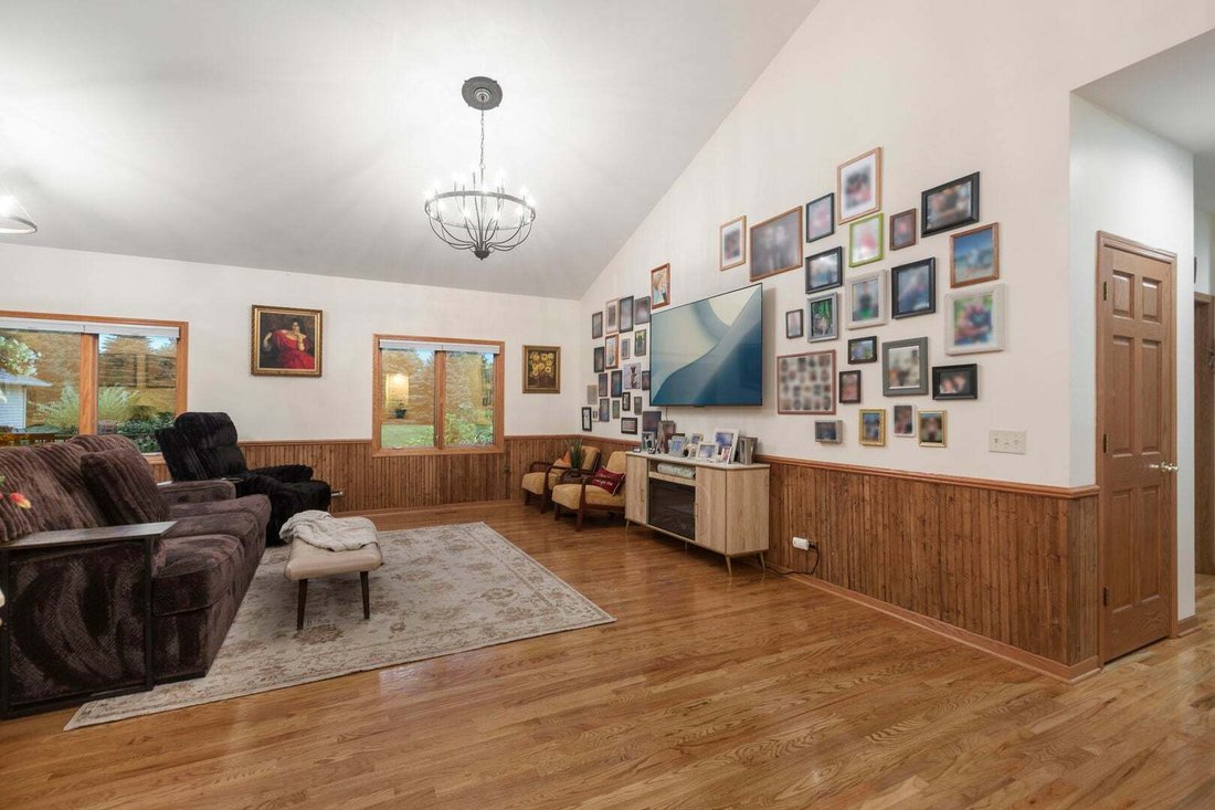 House in Fox Lake, Illinois, United States 3 - 18543008